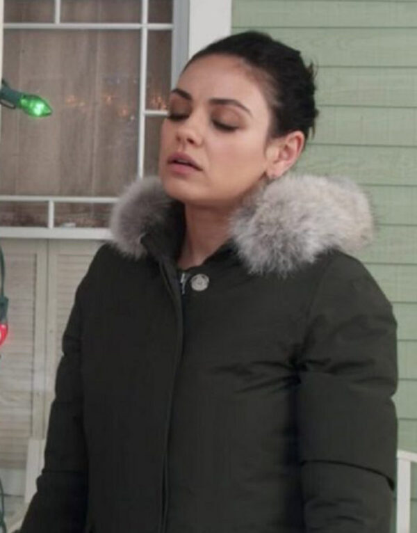 Woolrich parka Mila Kunis in A Bad Moms Christmas-1